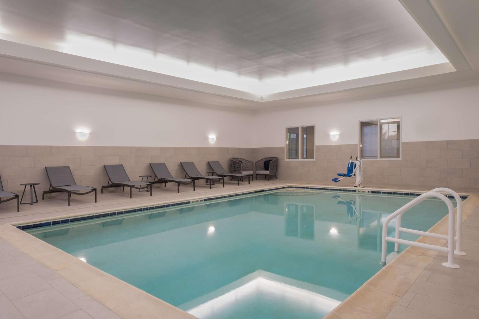 Homewood Suites Μέντφορντ Εξωτερικό φωτογραφία