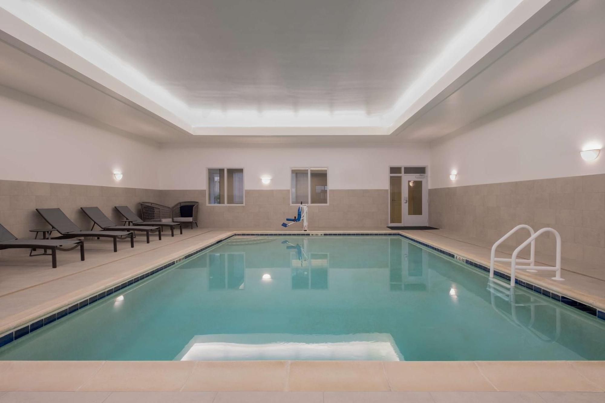 Homewood Suites Μέντφορντ Εξωτερικό φωτογραφία